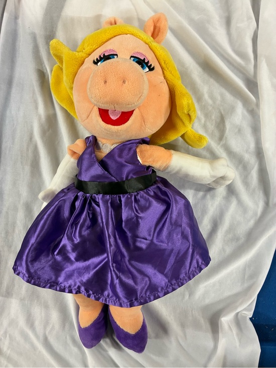 Other - Muppets Miss Piggy Limited Edition Plush 18 inches Scentsy Buddy
- Mark on face